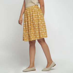yellow skirt